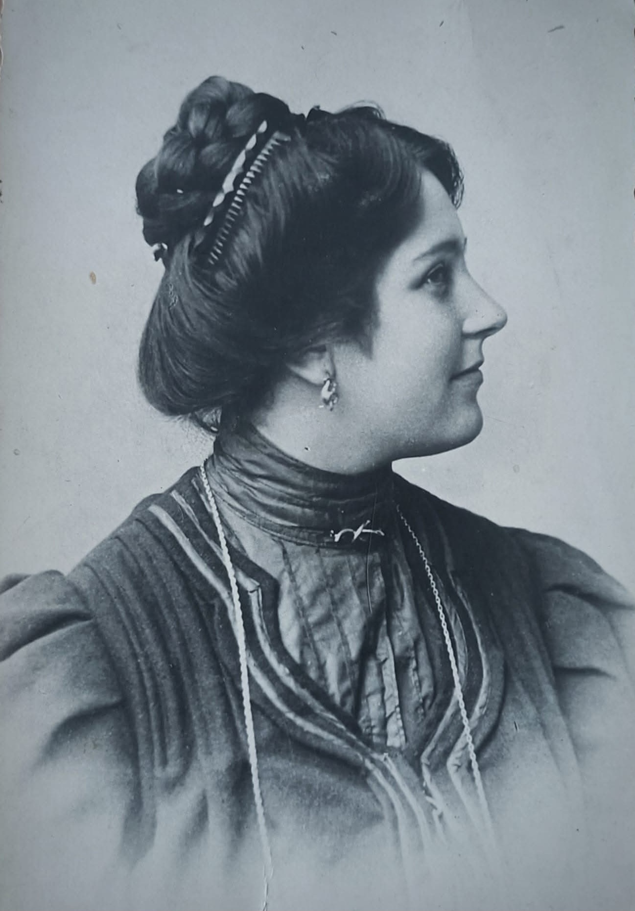 Zijaanzicht portret van mijn overgrootmoeder Vittoria Rosa